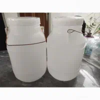 تعدادی دبه ماست ۳کیلویی