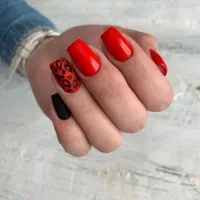 کاشت ناخن فقط ۳۵۰