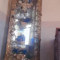 تو ویترینی یا وسایل تزیینی کاملا سالم