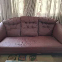 واگذاری فوری مبل۷ نفره چرم اسکلت سالم قابل بازسازی