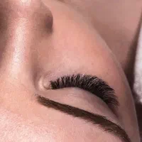کاشت مژه