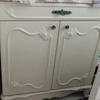تخت و کمد . فرش ‌. جاکفشی