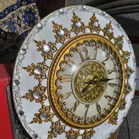 ساعت دیواری سالم و زیبا