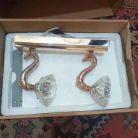 چراغ بالای آینه روشویی و شیرروشویی