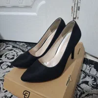 تعدای کفش در حد نو بعضیا اصلا استفاده نشده