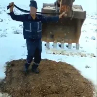 کارهای باغی با بیل و کامیون