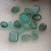 یک تعداد زمرد زامبیا مرغوب