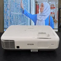 ویدیو پروژکتور Epson EB-925 با کیفیت سالم و پر نور