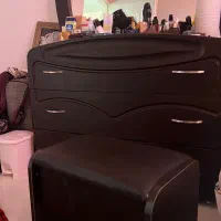 تخت خواب قهوه ای رنگ تیره