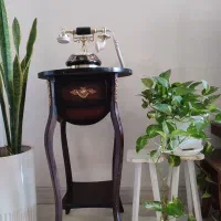 میز تلفن و تلفن و پایه گل