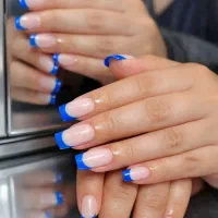 اموزش و خدمات تخصصی ناخن و مژه