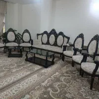 فروش مبل نفره سلطنتی با گل میز چوبی