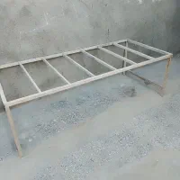 تخت اهنی