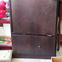 یک جفت کمد چوبی همراه با اویز لباس وکشو بزرگ