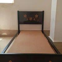 تخت فلزی
