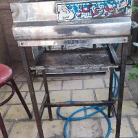 کباب پز گازی ۶ شعله پایه دار در حد نو
