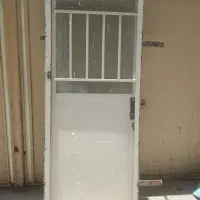 درب آهنی همراه با چارچوب