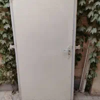 درب چوبی با چهارچوب