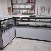 قفسه ویترین مغازه