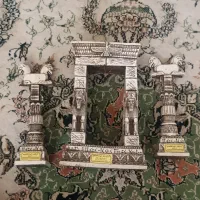 مجسمه دروازه ملل و سرستون هخامنشی