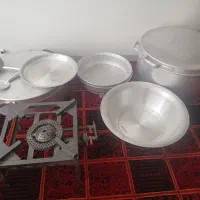 دیگ و تابه بزرگ در دار