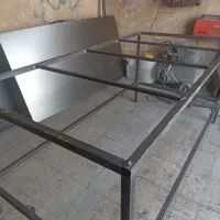 میز آهنی