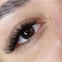 اکستنشن مژه و لیفت ابرو با متریال برند  به روز