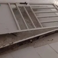 با سلام یک عدد درب اهنی