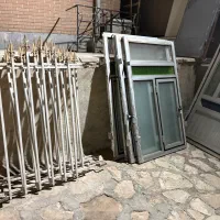 در پنجره آلومینیومی