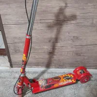 اسکوتر قرمز