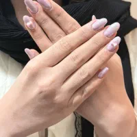 خدمات کاشت ناخن با متریال برند ۴۰۰