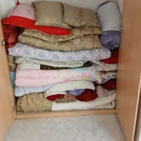 تشک و مقداری پتو و تشک ابری