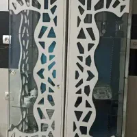 ویترین شیشه ای