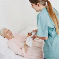نیازمند پرستار خانم برای سالمند خانم
