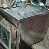 یک دستگاه کباب پز گازی ویک عدد تنور گازی