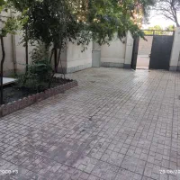 ۱۲۵ متری همکف راه جدا حیاط دار
