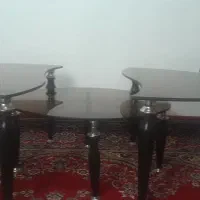 سه عدد عسلی شیشه ای دودی و دو عدد پرده در حد نو