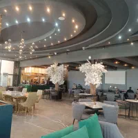 ویتر  (ویترس) و صندوقدار خانم