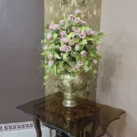 گلدان و گلدون حدود یک متر