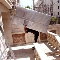 کارگر  ورزیده و با تجربه حمل یخچال سایدومبل  وسایل
