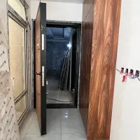 2تراس دارد همش پنجره ست اصیل نشینه. شیرخورشیده