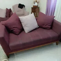 مبل راحتی ۷نفره به همراه یک میز بزرگ و سه عدد عسلی