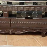 زیر تلویزیونی در حد نو