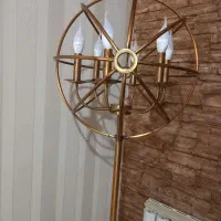 آباژور ایستاده