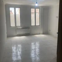 42متری(با‌ پارکینگ و انباری)