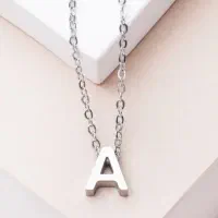 گردنبند حروف لاتین