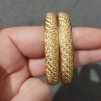 یک جفت النگو ب وزن حدود دوازده گرم سایز یک