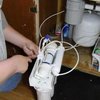 تصفیه آب خانگی تعمیر می‌شود