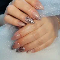 کاشت ناخن ۴۰۰