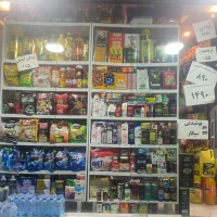 یک خانم جهت فروشندگی مواد غذایی خارجی